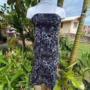 Kensie: Black & gray tie dye like strapless dress body contouring